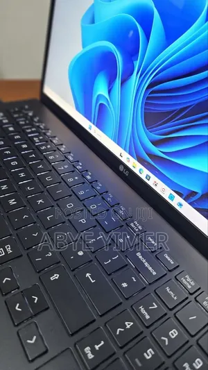 New Laptop LG Gram 15.6 16GB Intel Core I7 SSD 1T