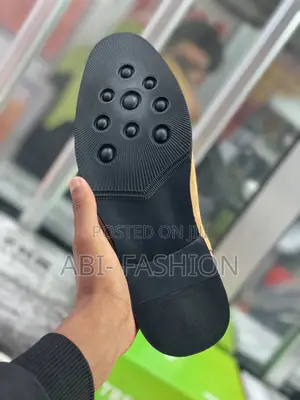 Men's Suede Chelsea Boots Kaki Color