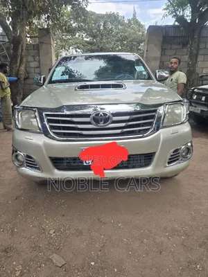 Toyota Hilux 3.0 D-4D 4x4 2015 Gold