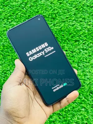 Photo - Samsung Galaxy S10e 128 GB