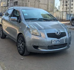 Photo - Toyota Yaris 2009 Gray