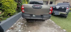 Toyota Hilux 2021 Gray