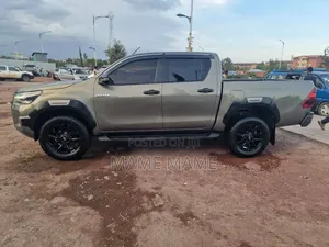 Toyota Hilux 2021 Gray