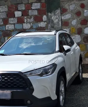 Photo - Toyota Corolla Cross Hybrid 2023 White