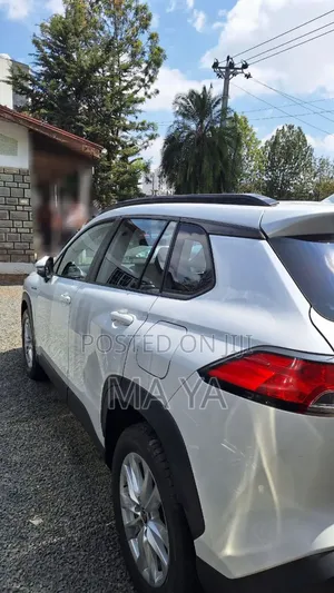 Toyota Corolla Cross Hybrid 2023 White
