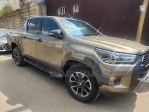 Toyota Hilux 2021 Gray