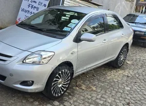 Photo - Toyota Belta 2008 Silver