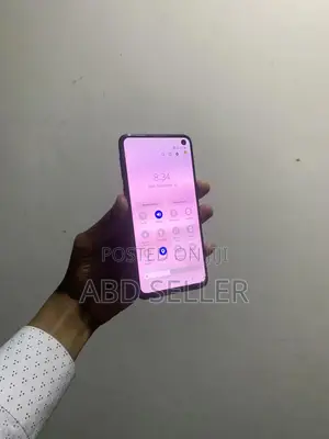 Photo - Samsung Galaxy S10e 128 GB Blue
