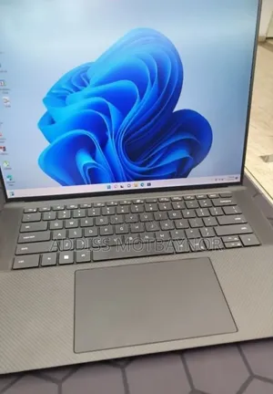 New Laptop Dell Precision 5540 16GB Intel Core I7 SSD 512GB