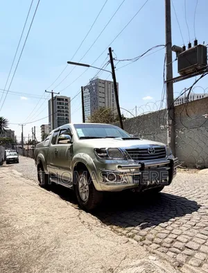 Photo - Toyota Hilux 2012