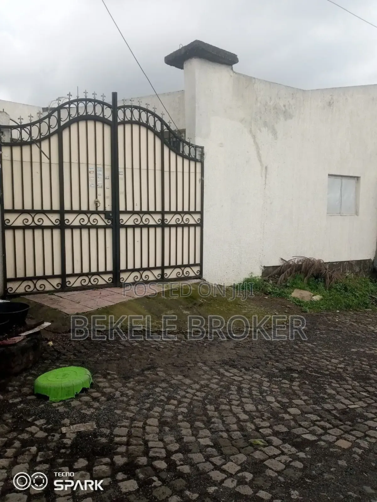 Furnished 4bdrm Villa in Villa, Bole for sale