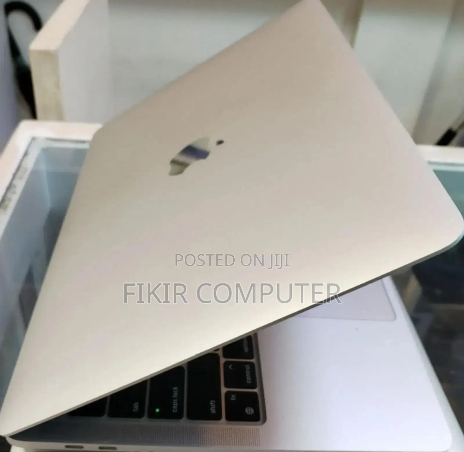 New Laptop Apple MacBook Pro 2020 M1 16GB Apple M1 Pro SSD 512GB