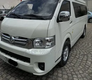 Photo - Bus 2025 White