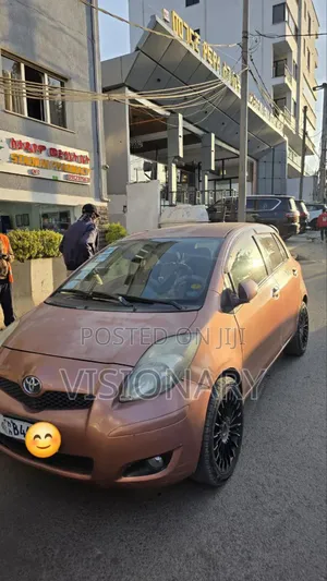 Photo - Toyota Yaris 2008 Orange