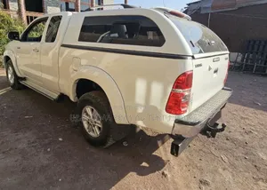 Toyota Hilux 2012 Ivory