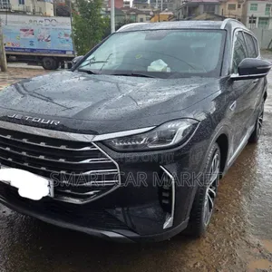 Photo - Jetour X70 1.5 7-Seater FWD 2022 Purple