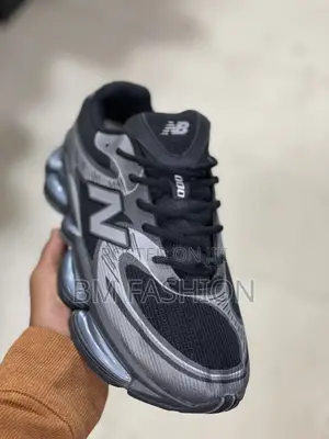 New Balance Abzorb 2000 Sneaker in a Black and Grey Colorway