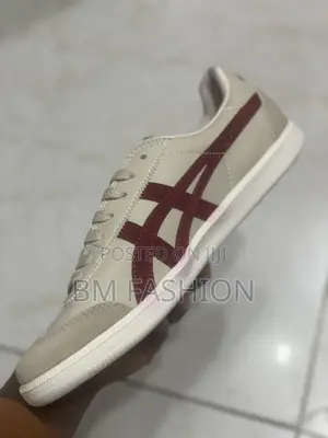 Photo - Onitsuka Tiger Tokuten Sneaker