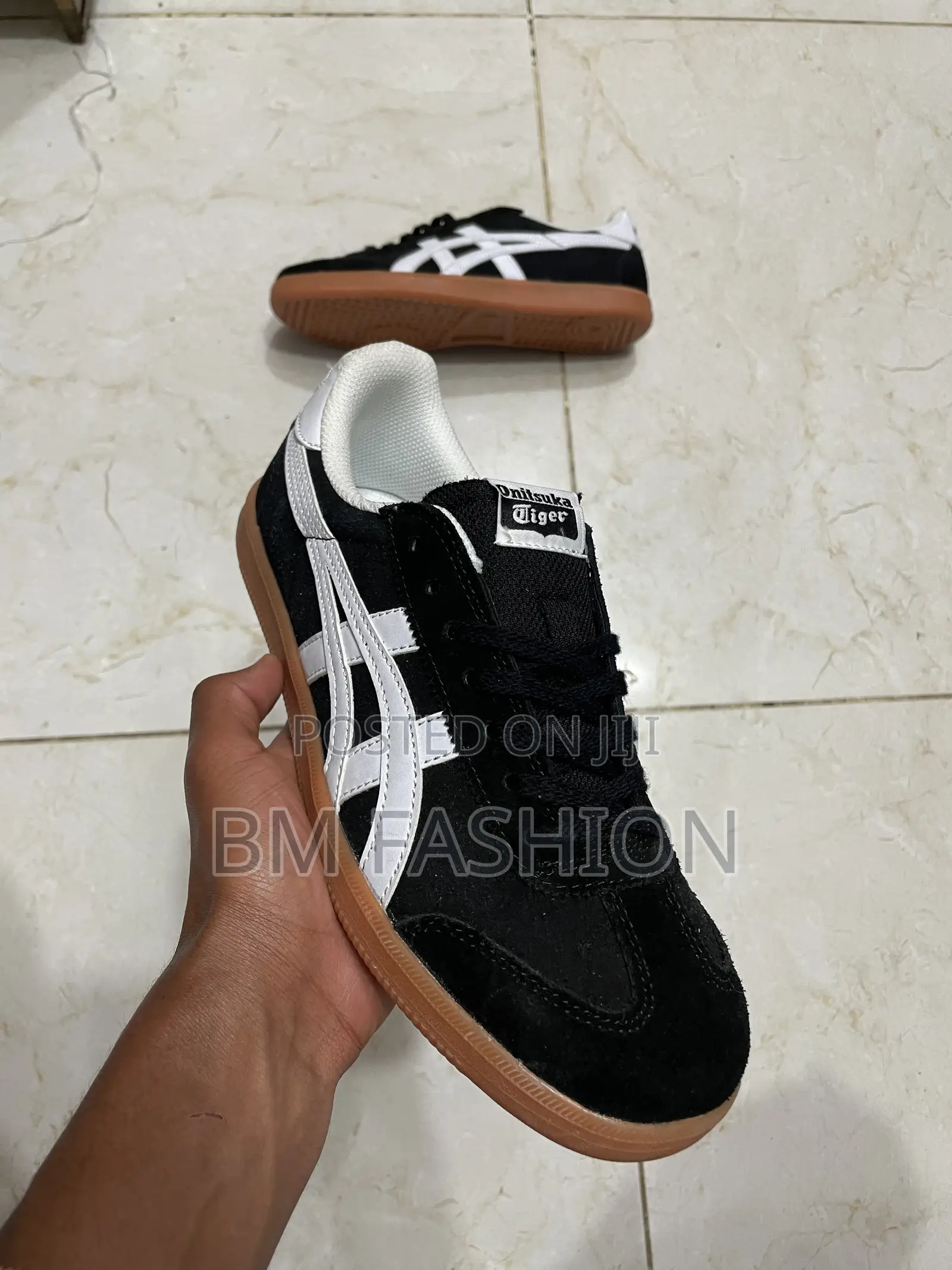 Onitsuka Tiger Tokuten Sneakers in Black Suede