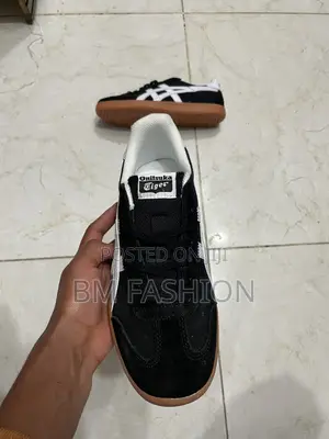 Onitsuka Tiger Tokuten Sneakers in Black Suede