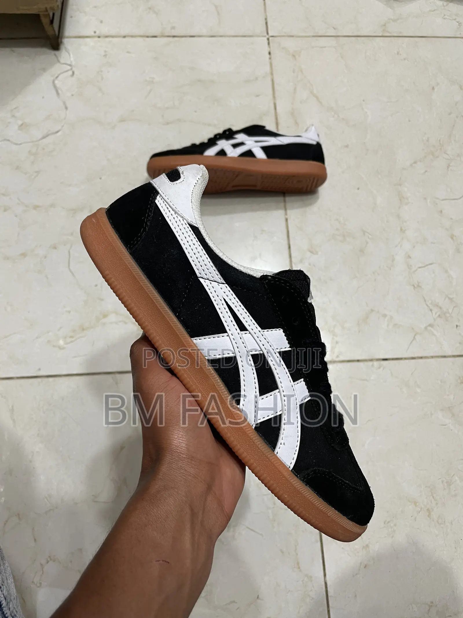 Onitsuka Tiger Tokuten Sneakers in Black Suede