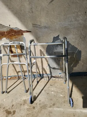 Photo - Stainless Brand New Walker Top Quality Walking Aid腔裏walker Almunium