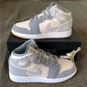Photo - Air Jordan 1 Mid Se 'Coconut Milk Particle Gray'