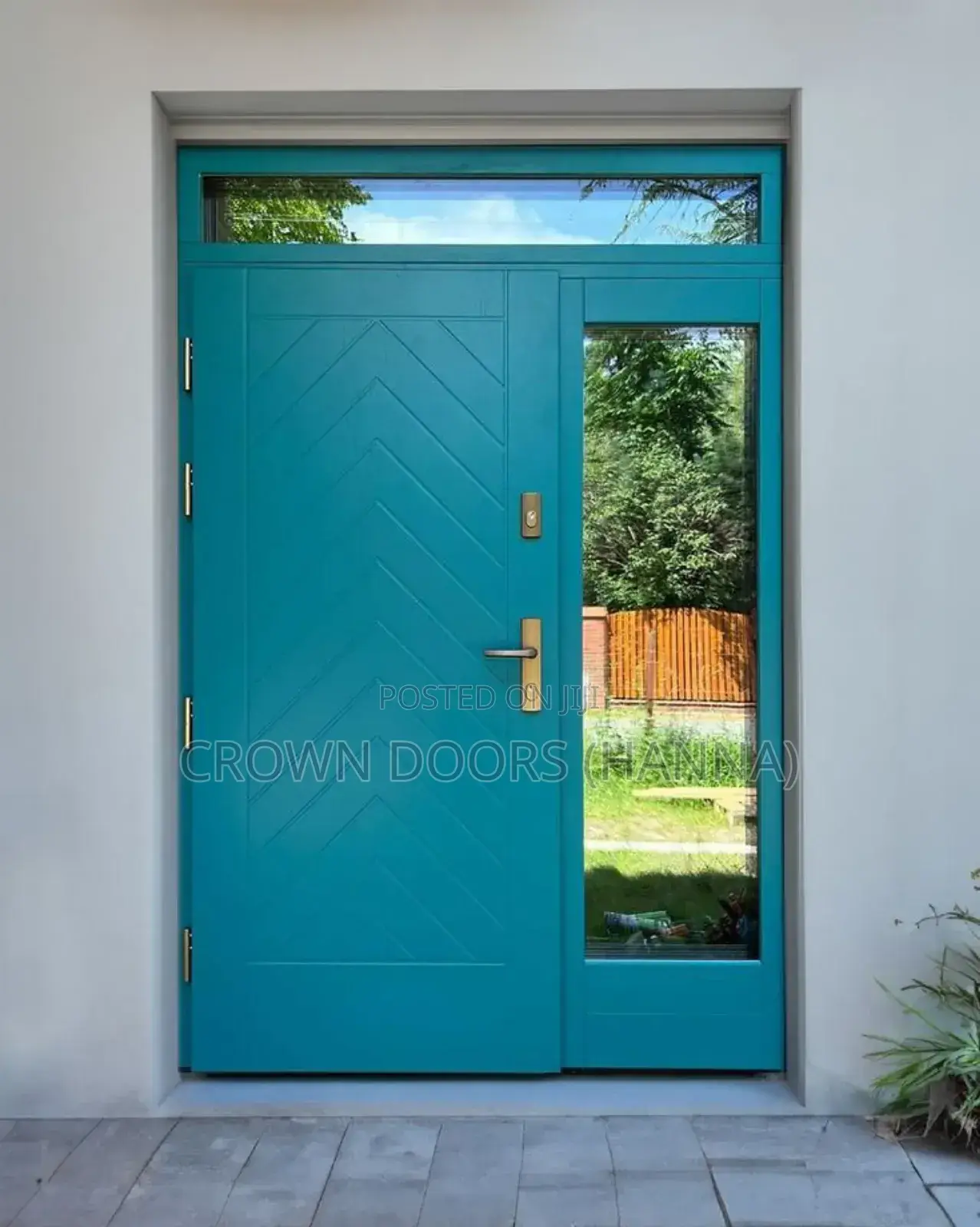 ክራውን ከእንጨት ፋይበር ፣ ከተፈጥሮ ድንጋይ እና ኮምፖዚት የተሠሩ በሮች