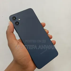 Photo - New Samsung Galaxy F05 64 GB Blue