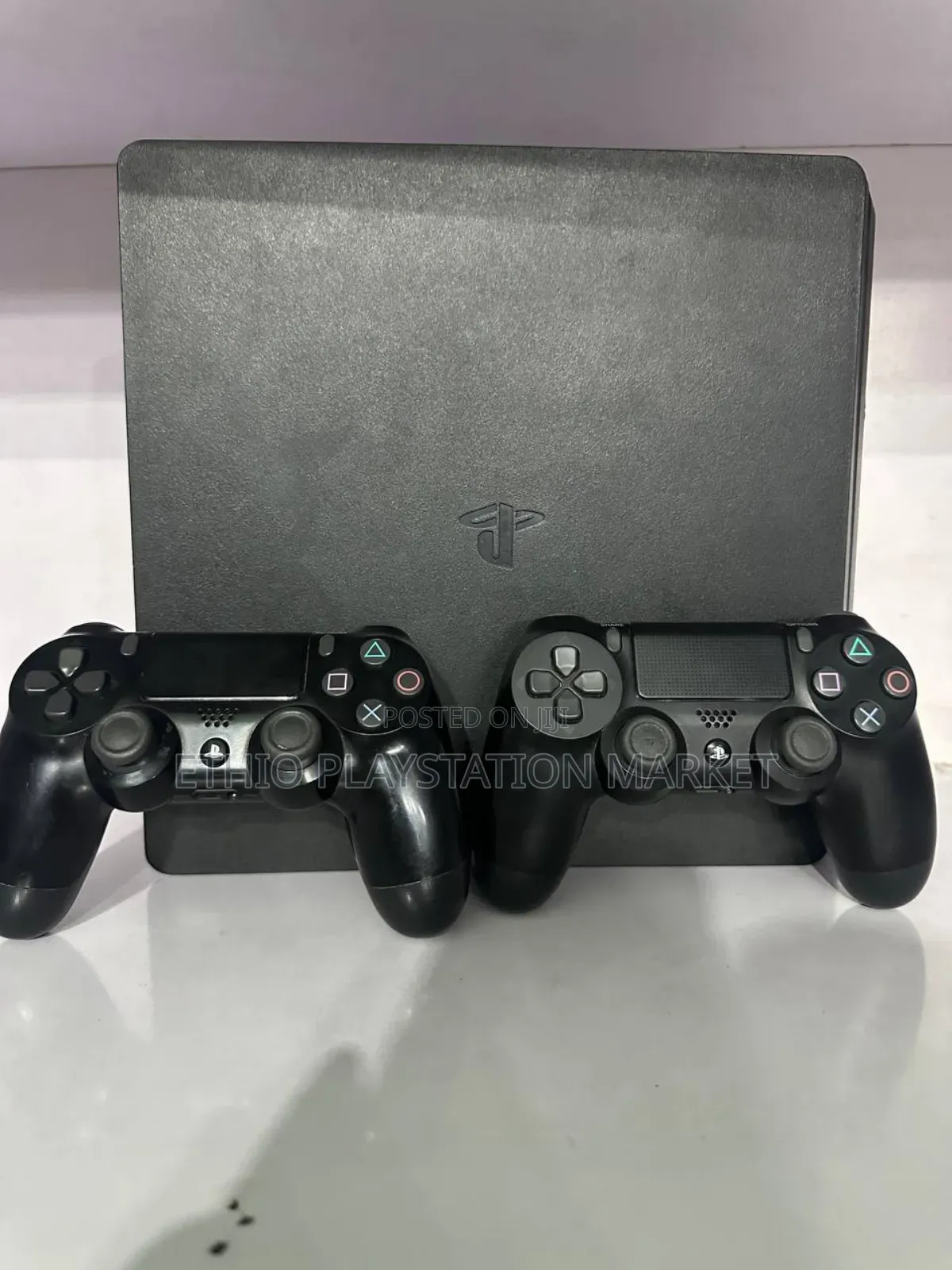 Playstation 4 Slim(5 Games ያለው እና በሲዲ የሚሰራ)