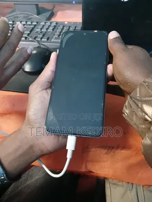 Photo - Infinix Hot 30 128 GB Black