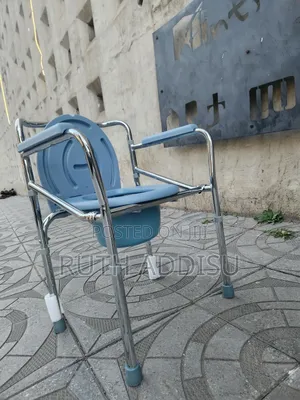 Photo - Commode Chair朱諾brand New Medical Toilet Chair奢華commode Chair Almunium