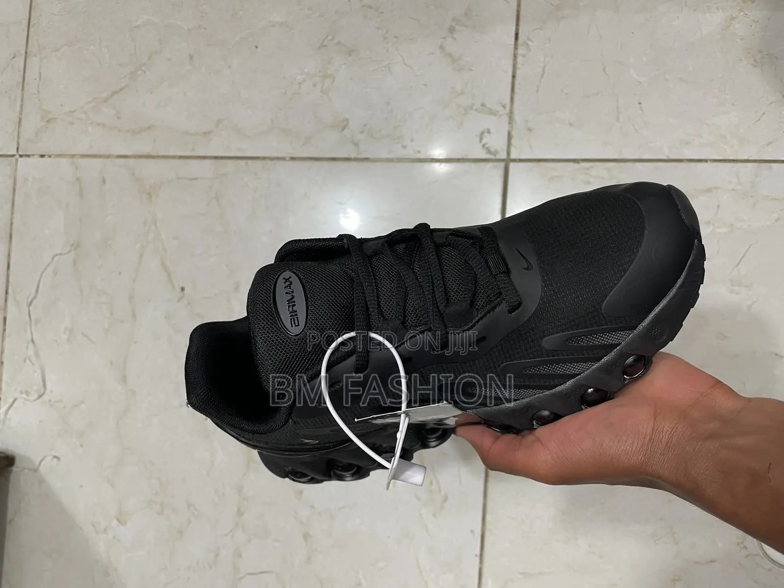 Nike Air Max Dn8 Men's Shoe in a Black and Anthracite Colorway