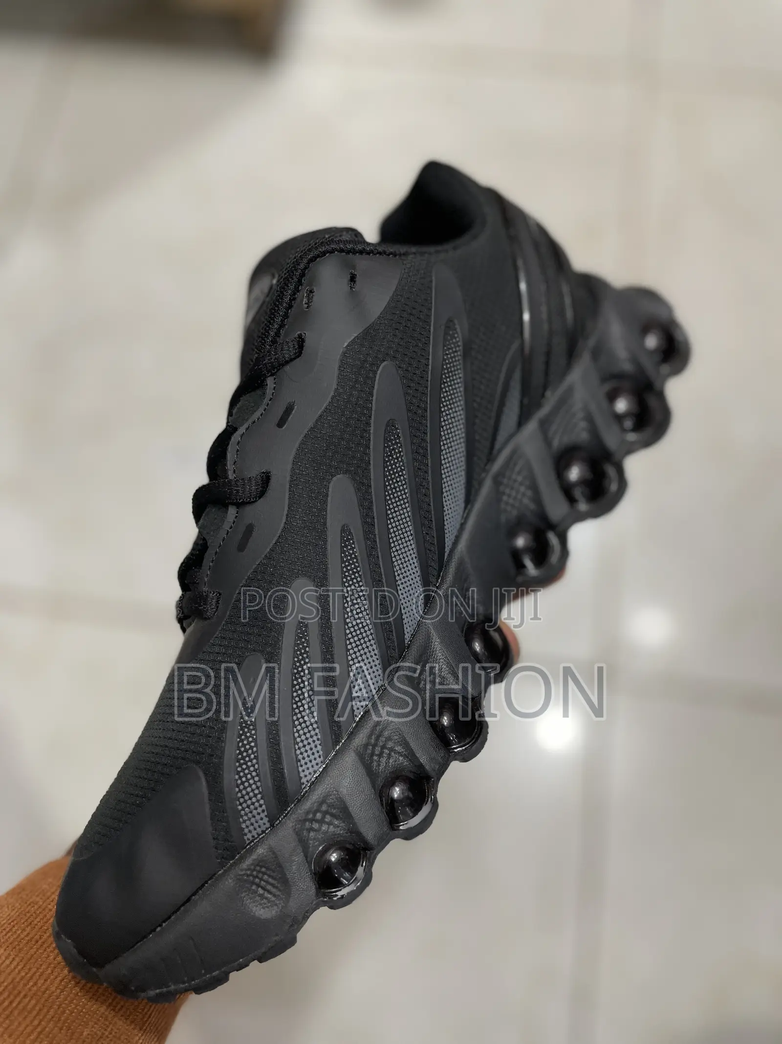 Nike Air Max Dn8 Men's Shoe in a Black Colorway