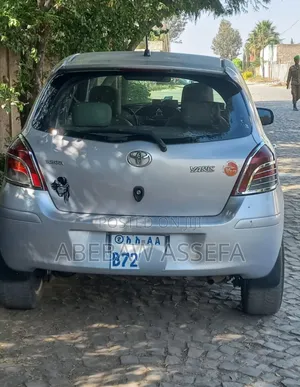 Toyota Yaris 2010 Silver