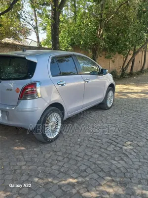 Toyota Yaris 2010 Silver