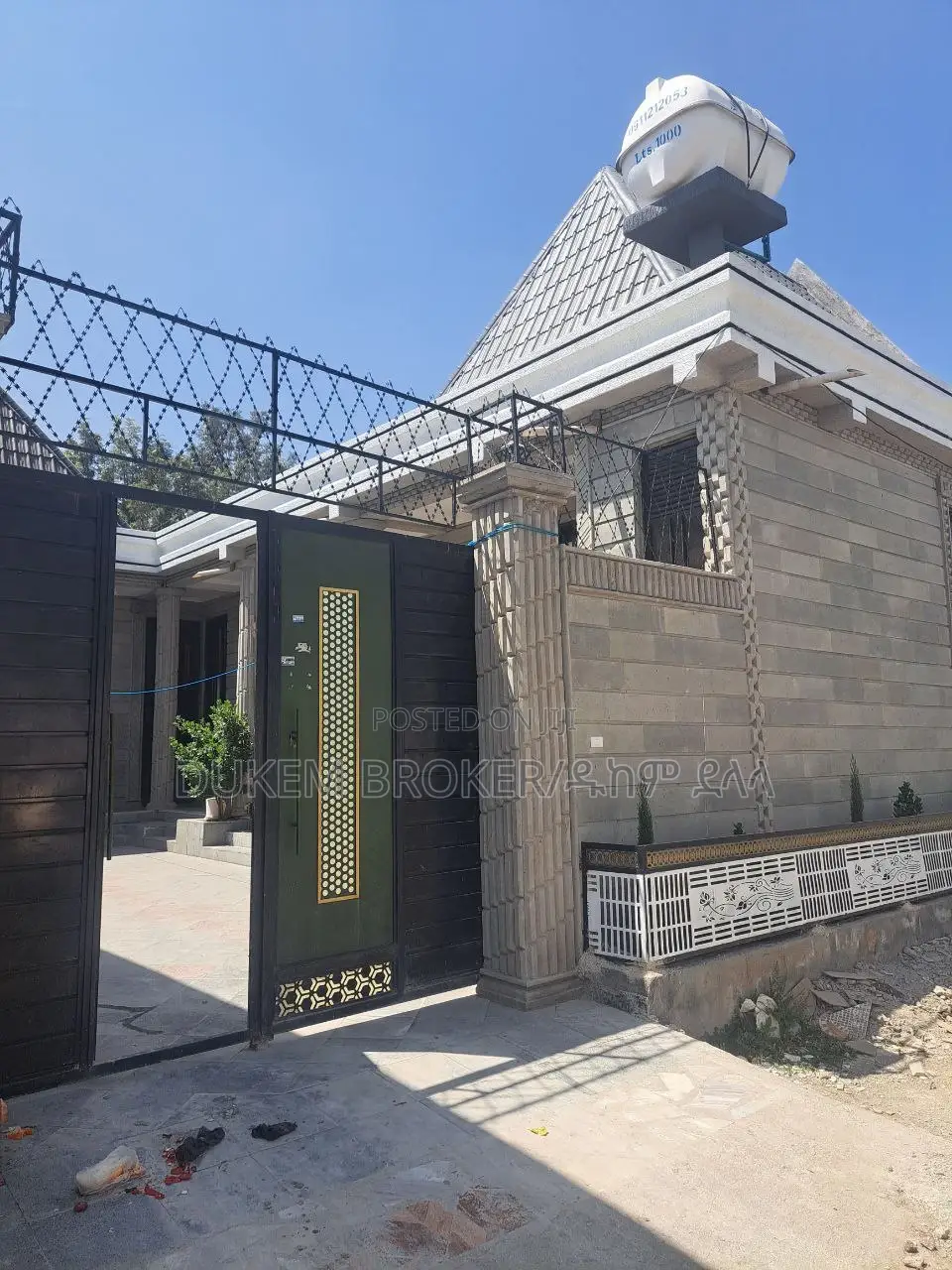 Furnished 3bdrm Townhouse/Terrace in ዱከም ኮንዶሚኒዬም, East Shewa for sale