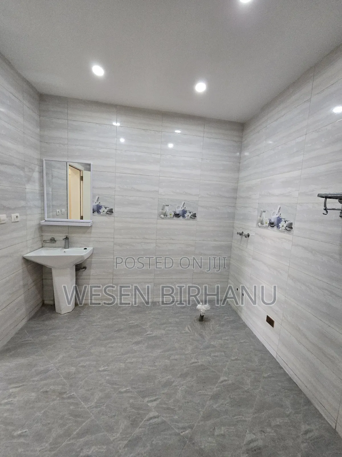 9bdrm Townhouse/Terrace in አያት, Bole for sale