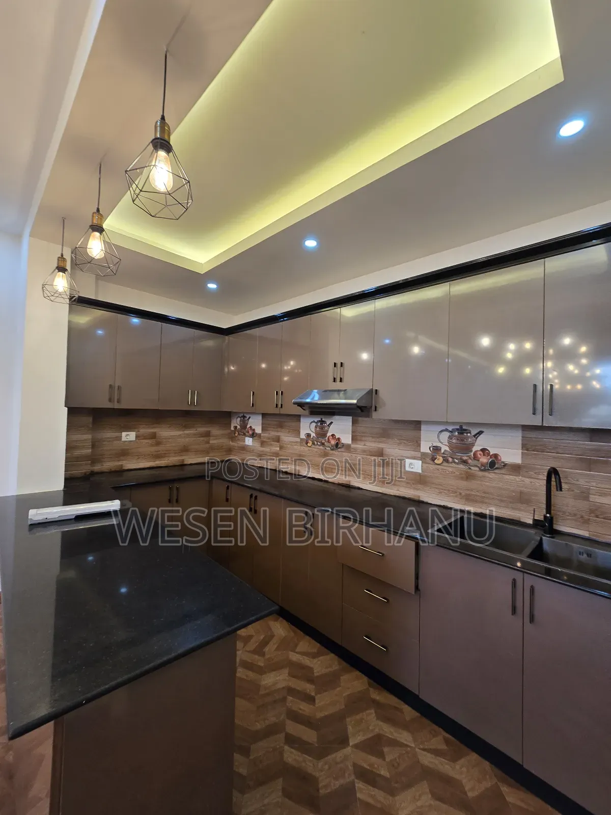 9bdrm Townhouse/Terrace in አያት, Bole for sale
