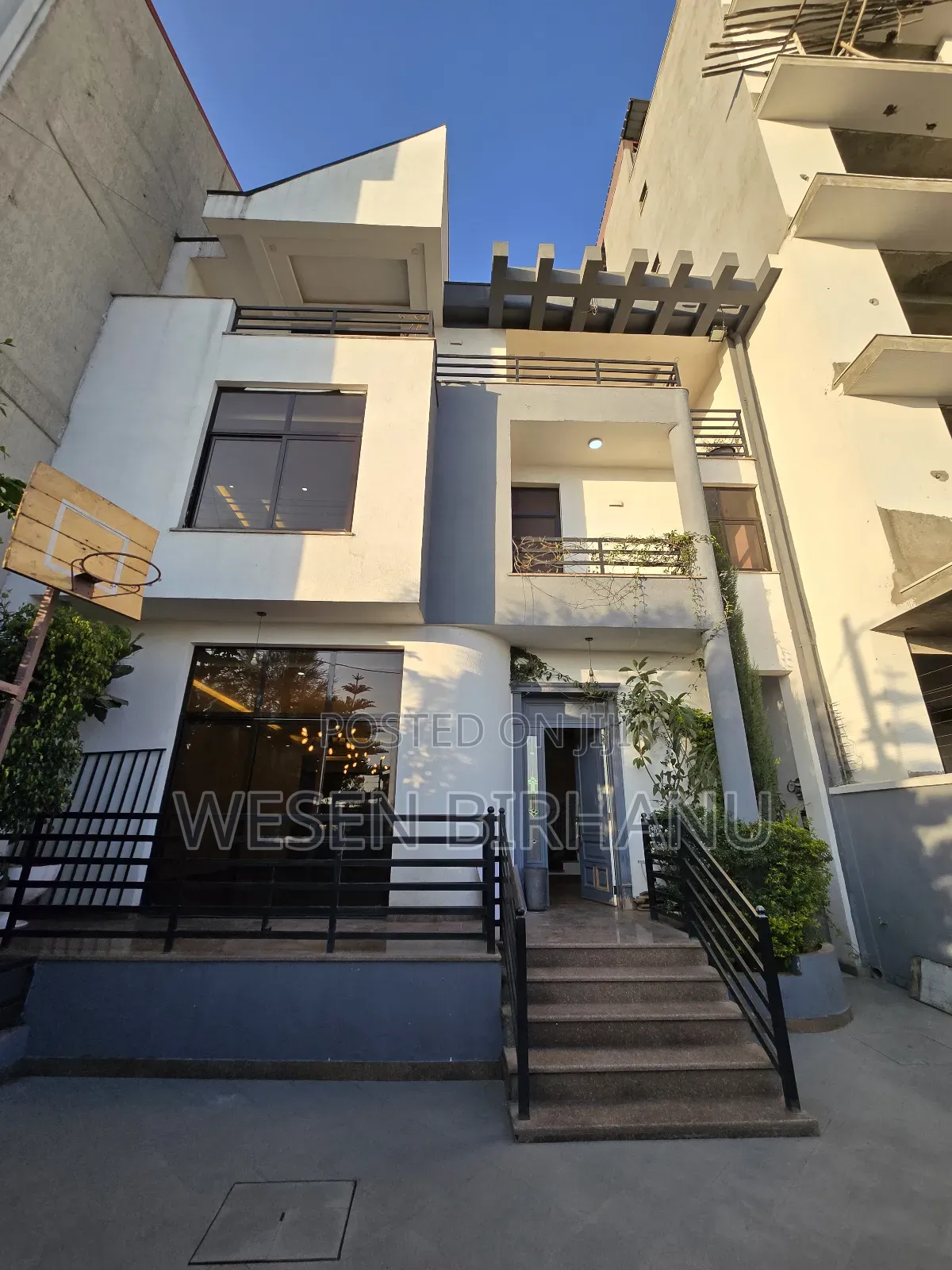 9bdrm Townhouse/Terrace in አያት, Bole for sale