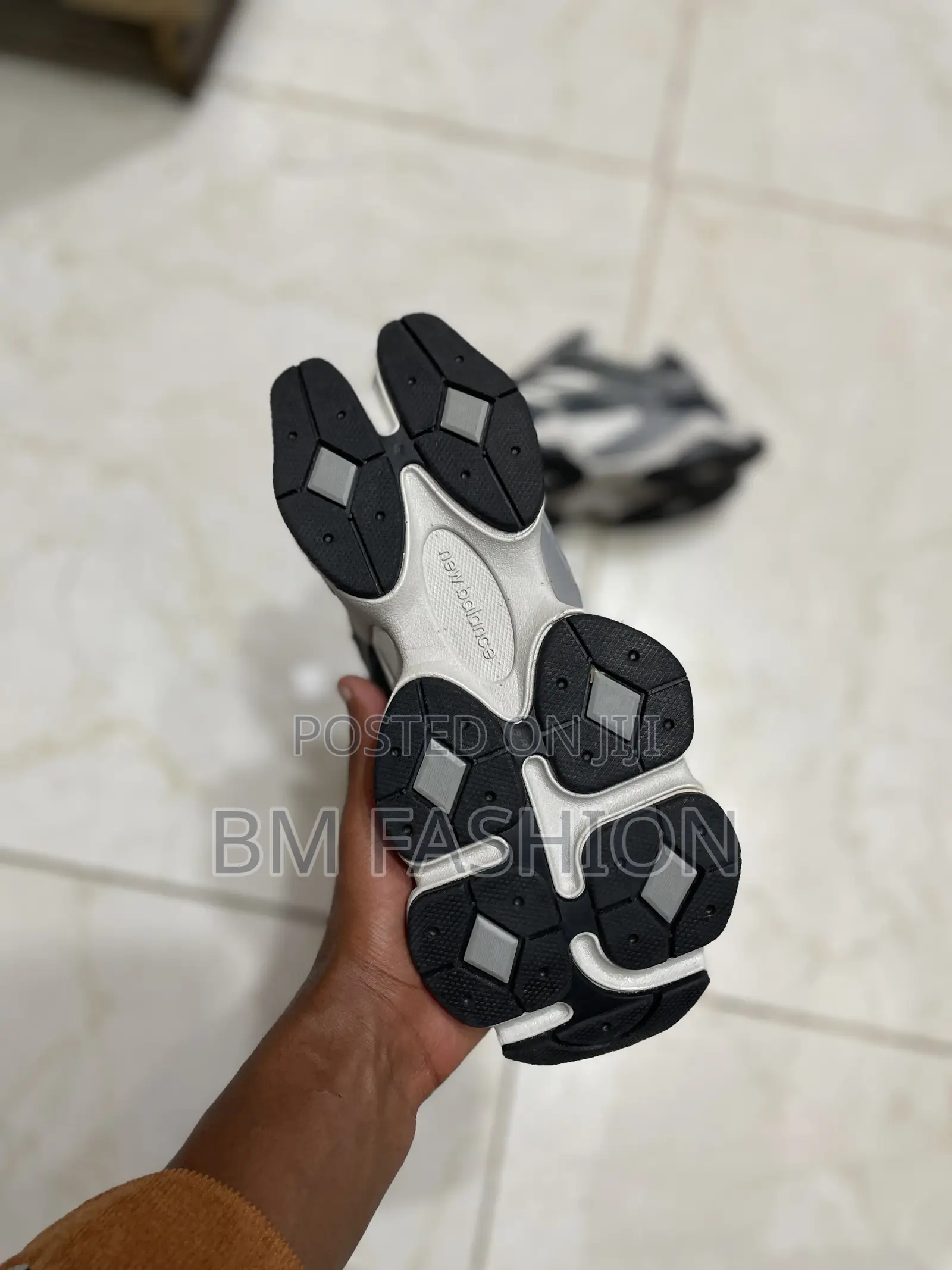 New Balance 9060 'Dark Grey' Sneaker Featuring a Neutral Colorway