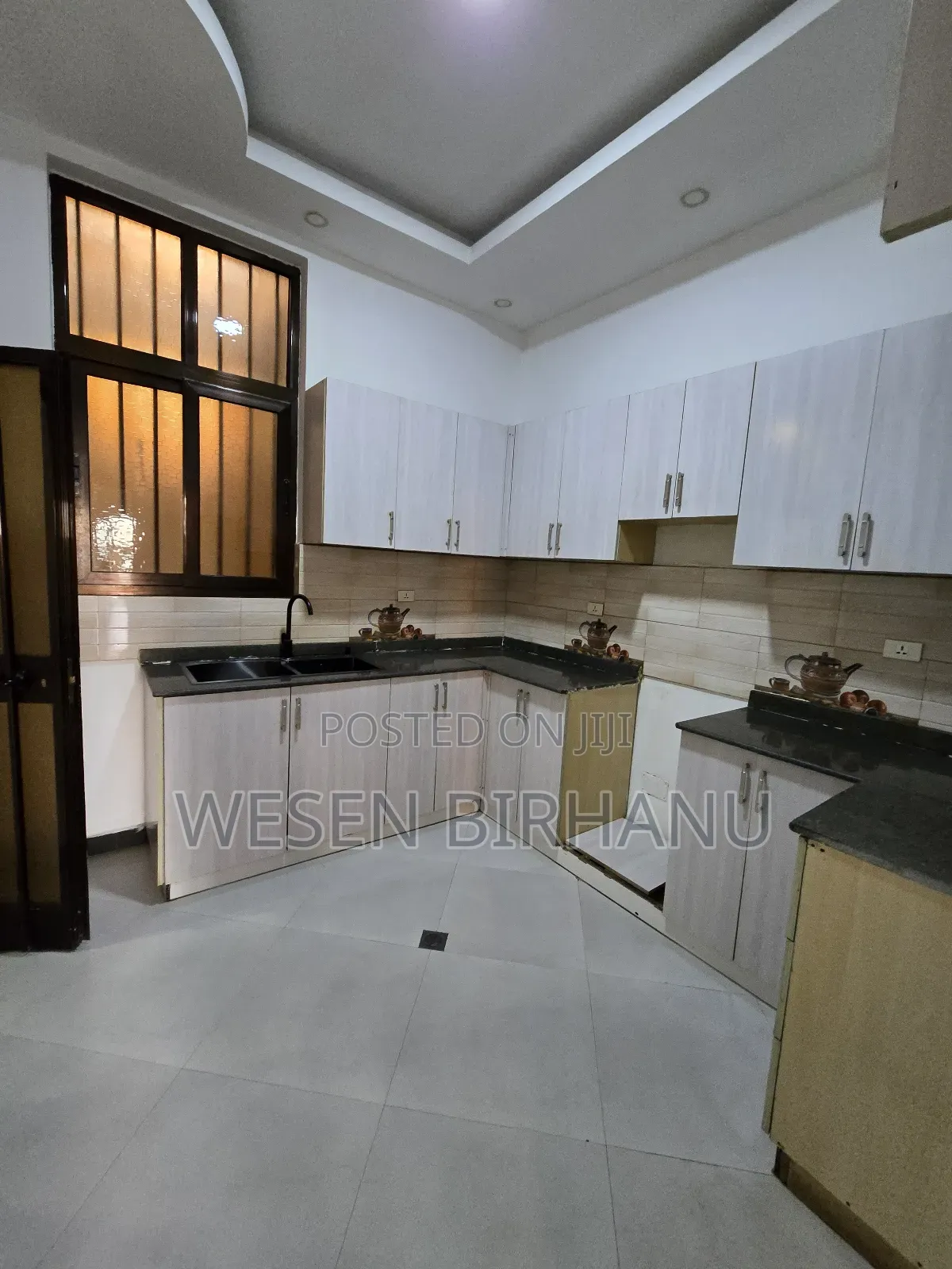 9bdrm Townhouse/Terrace in አያት, Bole for sale