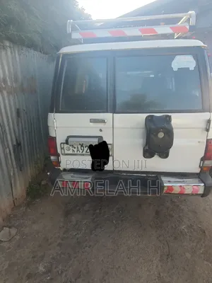 Toyota Land Cruiser 70 1985 White