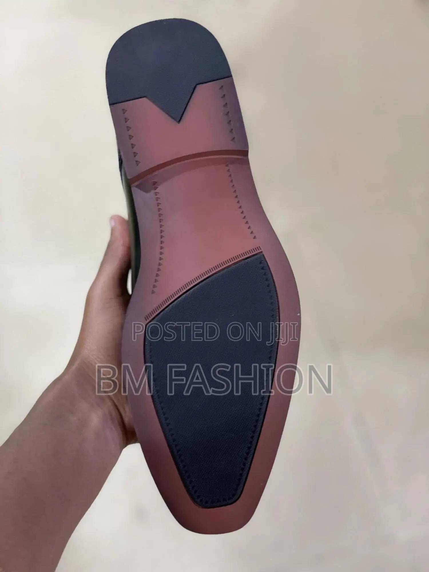 Black, Leather-Look Men's Derby Shoes With a Contrasting Sole