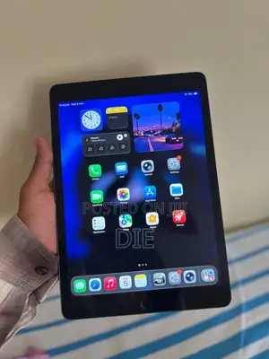 Photo - Apple iPad 9.7 256 GB Silver