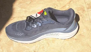 Avia Athletics ሹ ጫማ ተሸምቶ __________? ሀ, ይለበሳል ለ,ይጠለቃል ሐ, ለበዓል ይቀመጣል