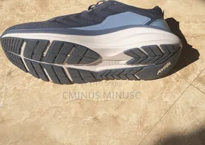 Avia Athletics ሹ ጫማ ተሸምቶ __________? ሀ, ይለበሳል ለ,ይጠለቃል ሐ, ለበዓል ይቀመጣል