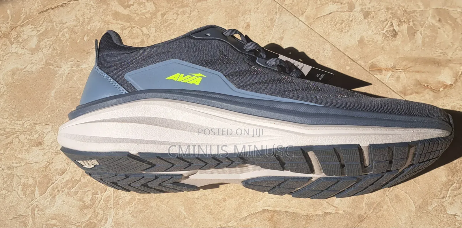 Avia Athletics ሹ ጫማ ተሸምቶ __________? ሀ, ይለበሳል ለ,ይጠለቃል ሐ, ለበዓል ይቀመጣል