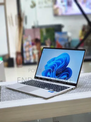 New Samsung Galaxy Book3 360 15 NP750QFG 8GB Intel Core I5 SSD 256GB