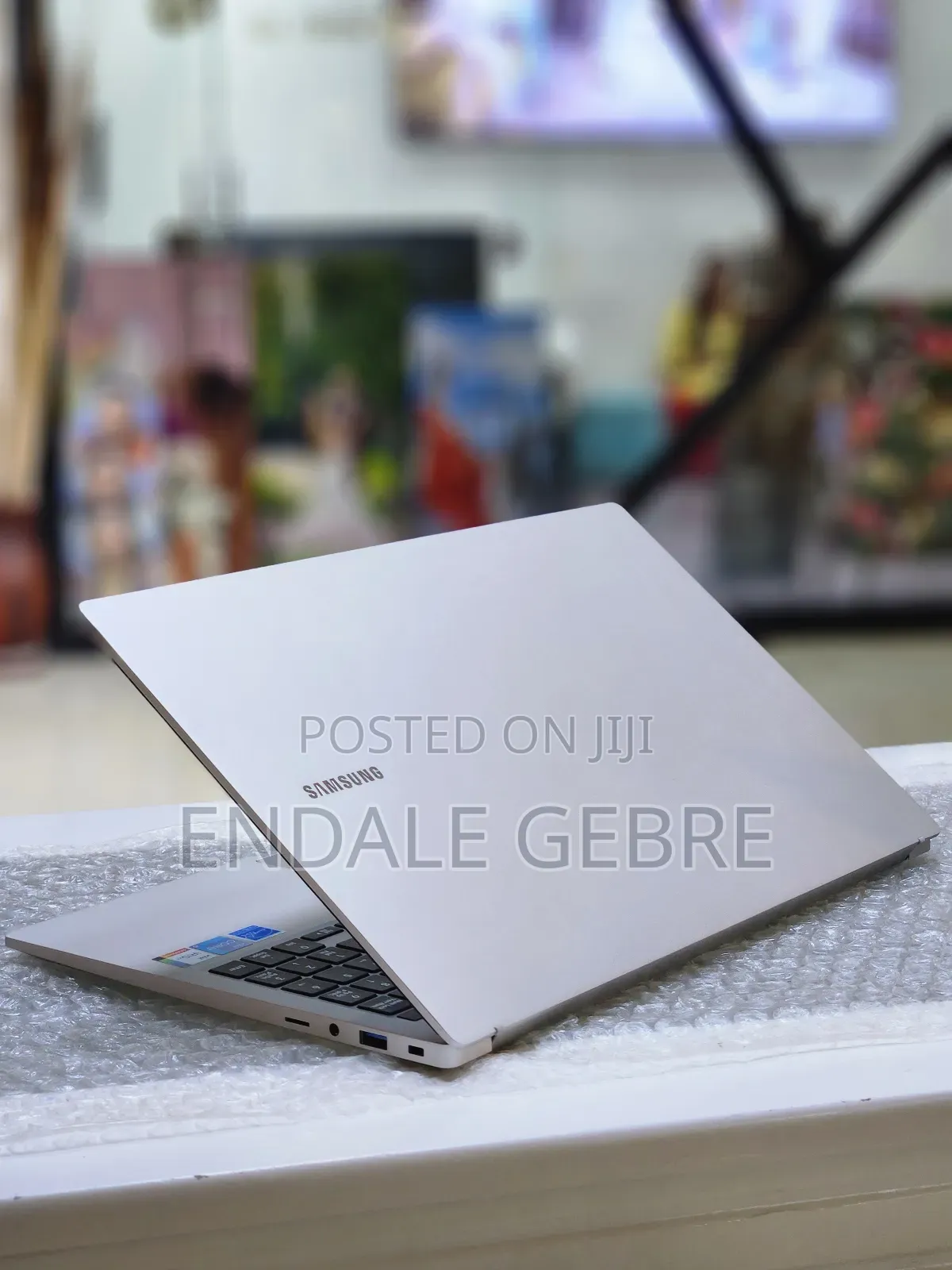 New Samsung Galaxy Book3 360 15 NP750QFG 8GB Intel Core I5 SSD 256GB